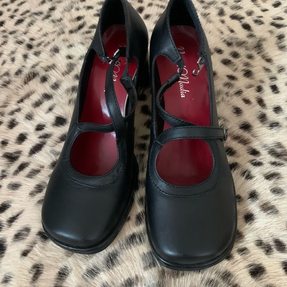 Cute Mary Jane style heels - Picture 3 of 3